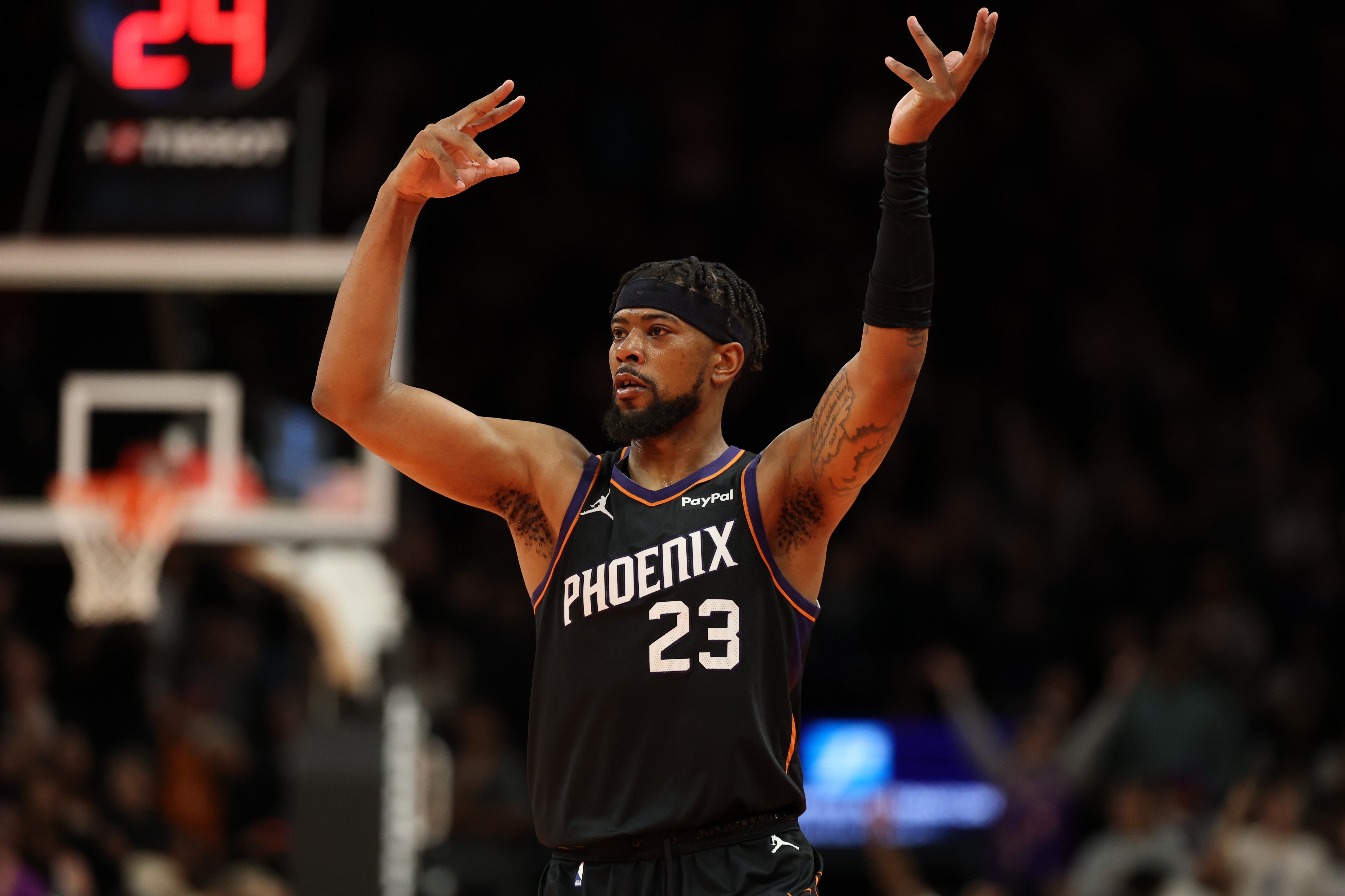 布克:说不准古德温对篮板球有什么秘诀 我和狄龙还讨论这事