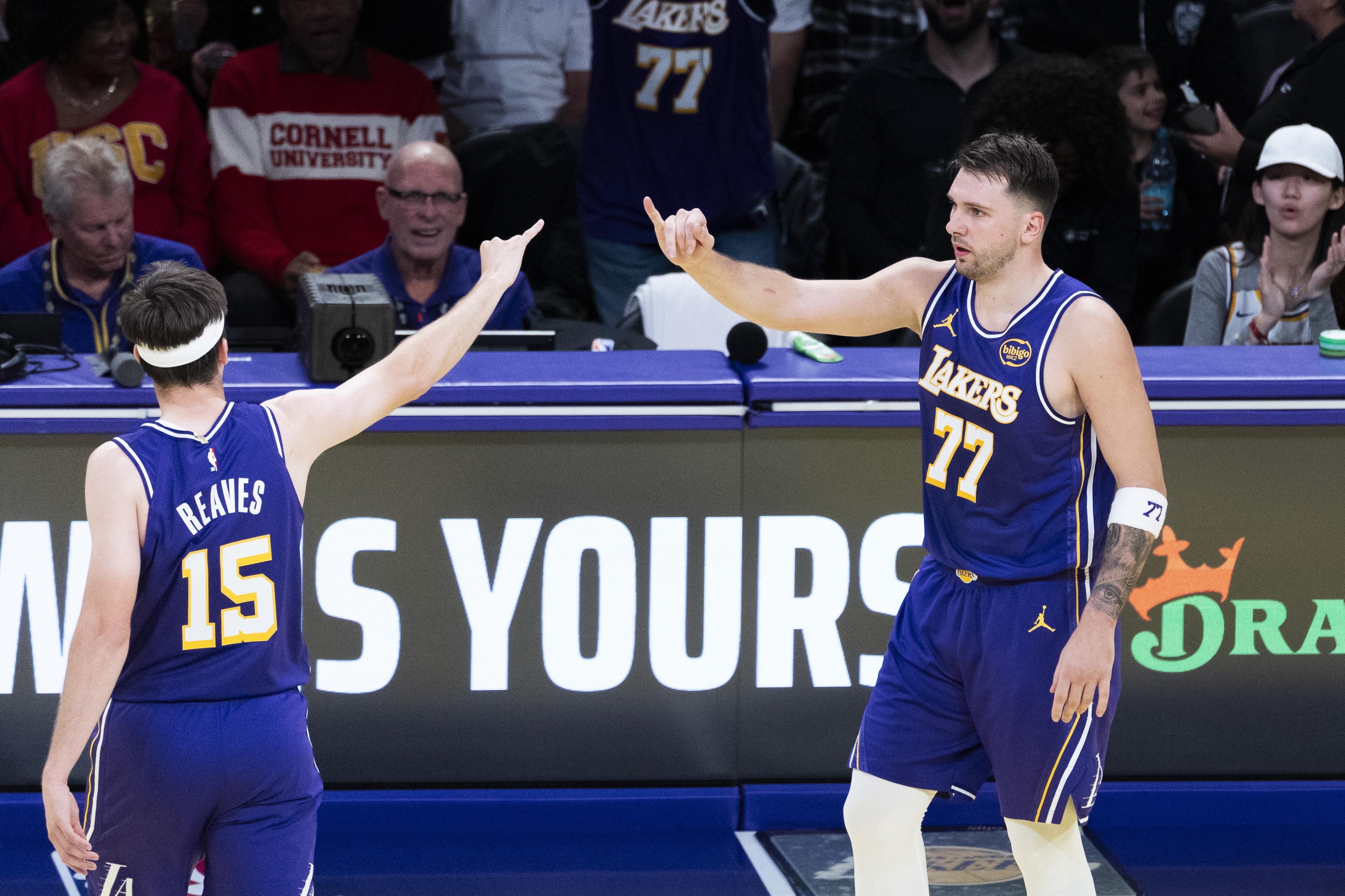 东里赛季场均合砍61.4分 近60年来第2高双人组&仅次19-20赛季登威