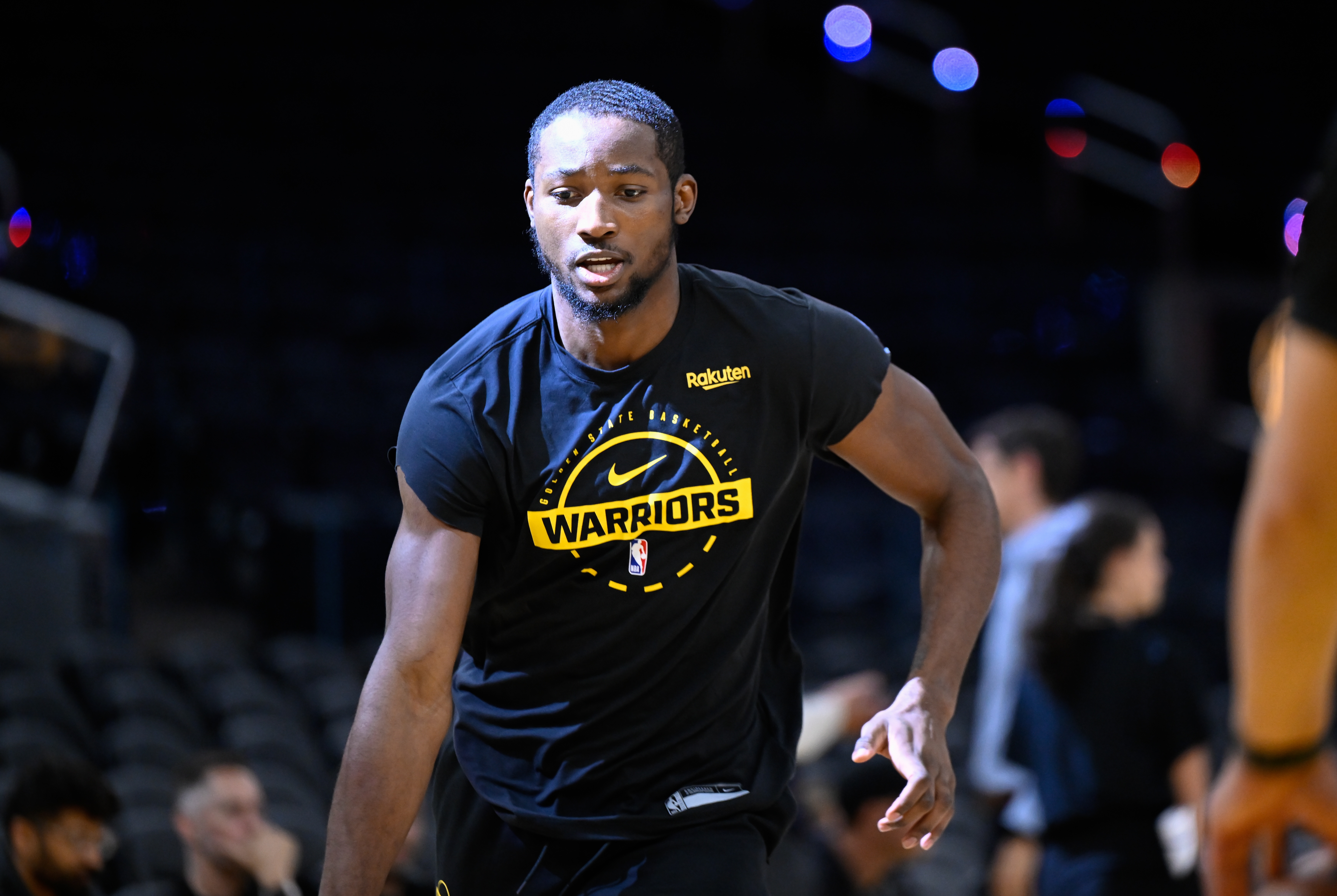 离队倒计时？库明加连续7场缺阵 进激活名单但赛前临时下背部酸痛