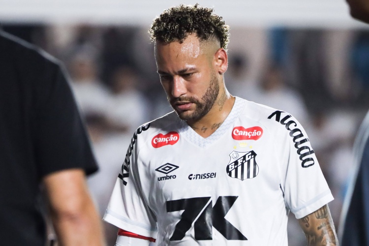 能否踢世界杯？阿斯：内马尔踢世界杯的可能性不高，但他仍在努力